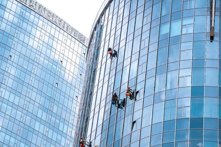 Top-Rated Commercial Window Cleaning Solutions for Offices & Retail Spaces